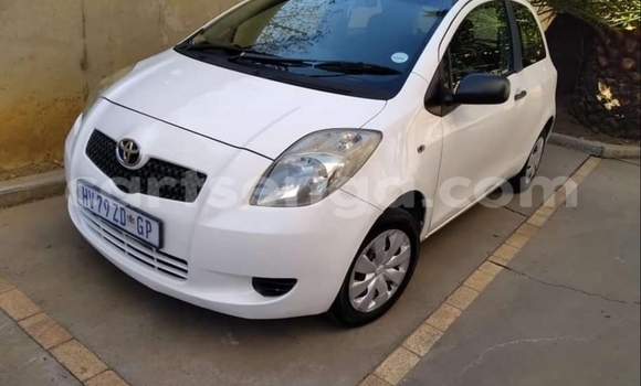 Buy Used Toyota Yaris White Car in Ezulwini in Hhohho