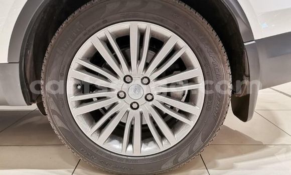 Buy Used Land Rover Discovery White Car in Mbabane in Manzini Buy Used Land Rover Discovery White Car in Mbabane in Manzini