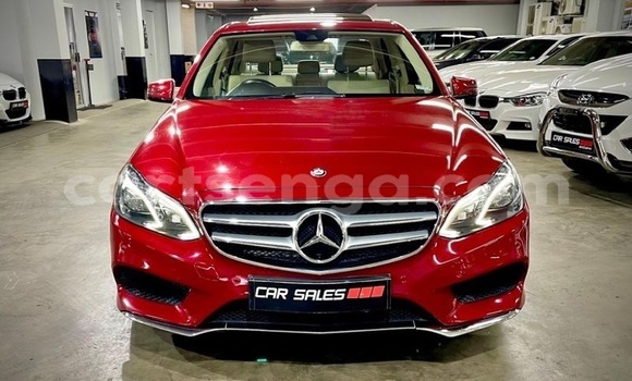 Acheter Occasion Voiture Mercedes-Benz E-Classe Rouge à Mbabane, Manzini Acheter Occasion Voiture Mercedes-Benz E-Classe Rouge à Mbabane, Manzini
