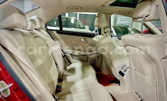 Acheter Occasion Voiture Mercedes-Benz E-Classe Rouge à Mbabane, Manzini Acheter Occasion Voiture Mercedes-Benz E-Classe Rouge à Mbabane, Manzini