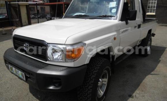 Buy Used Toyota Land Cruiser White Car in Mbabane in Manzini Buy Used Toyota Land Cruiser White Car in Mbabane in Manzini