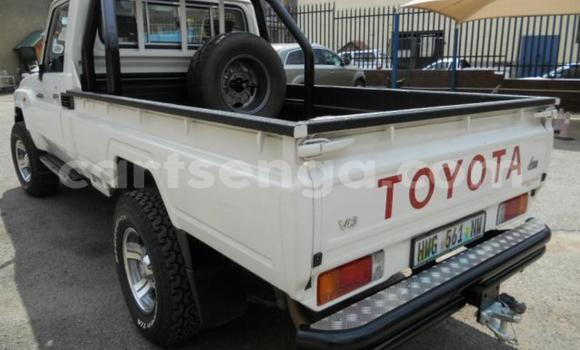 Buy Used Toyota Land Cruiser White Car in Mbabane in Manzini Buy Used Toyota Land Cruiser White Car in Mbabane in Manzini