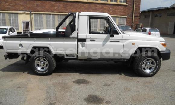 Buy Used Toyota Land Cruiser White Car in Mbabane in Manzini Buy Used Toyota Land Cruiser White Car in Mbabane in Manzini