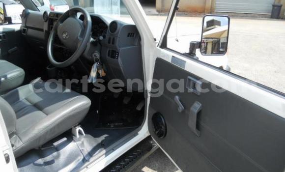 Buy Used Toyota Land Cruiser White Car in Mbabane in Manzini Buy Used Toyota Land Cruiser White Car in Mbabane in Manzini