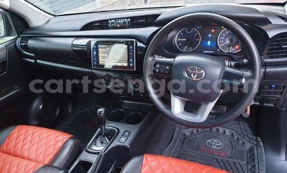 Nunua Ilio tumika Toyota Hilux Beige Gari ndani ya Ezulwini nchini Hhohho Nunua Ilio tumika Toyota Hilux Beige Gari ndani ya Ezulwini nchini Hhohho