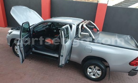 Nunua Ilio tumika Toyota Hilux Beige Gari ndani ya Ezulwini nchini Hhohho Nunua Ilio tumika Toyota Hilux Beige Gari ndani ya Ezulwini nchini Hhohho