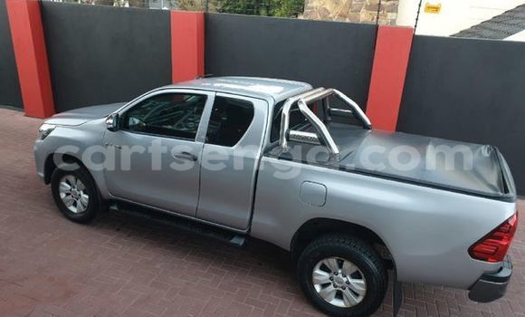 Nunua Ilio tumika Toyota Hilux Beige Gari ndani ya Ezulwini nchini Hhohho Nunua Ilio tumika Toyota Hilux Beige Gari ndani ya Ezulwini nchini Hhohho