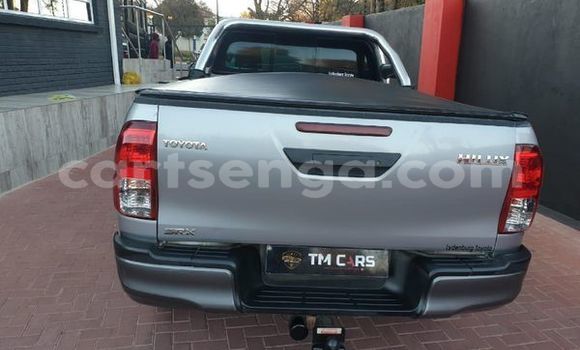Nunua Ilio tumika Toyota Hilux Beige Gari ndani ya Ezulwini nchini Hhohho Nunua Ilio tumika Toyota Hilux Beige Gari ndani ya Ezulwini nchini Hhohho