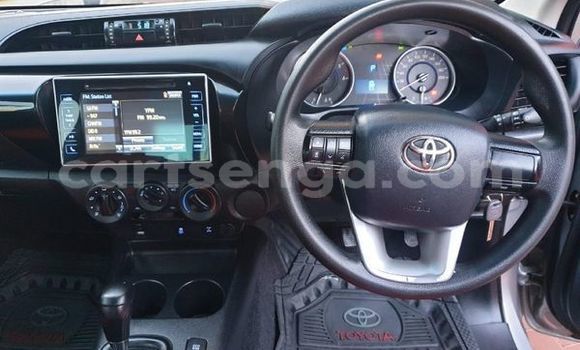 Nunua Ilio tumika Toyota Hilux Beige Gari ndani ya Ezulwini nchini Hhohho Nunua Ilio tumika Toyota Hilux Beige Gari ndani ya Ezulwini nchini Hhohho