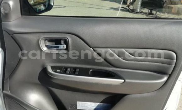 Nunua Ilio tumika Mitsubishi Triton Silver Gari ndani ya Hlatikulu nchini Wilaya ya Shiselweni Nunua Ilio tumika Mitsubishi Triton Silver Gari ndani ya Hlatikulu nchini Wilaya ya Shiselweni