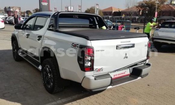 Nunua Ilio tumika Mitsubishi Triton Silver Gari ndani ya Hlatikulu nchini Wilaya ya Shiselweni Nunua Ilio tumika Mitsubishi Triton Silver Gari ndani ya Hlatikulu nchini Wilaya ya Shiselweni