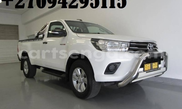 Nunua Ilio tumika Toyota Hilux White Gari ndani ya Mbabane nchini Manzini