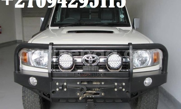 Buy Used Toyota Land Cruiser White Car in Mbabane in Manzini
