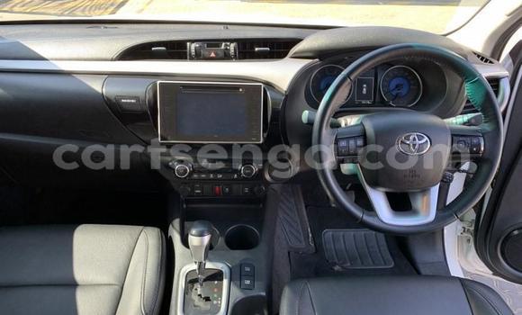Nunua Ilio tumika Toyota Hilux White Gari ndani ya Ezulwini nchini Hhohho Nunua Ilio tumika Toyota Hilux White Gari ndani ya Ezulwini nchini Hhohho