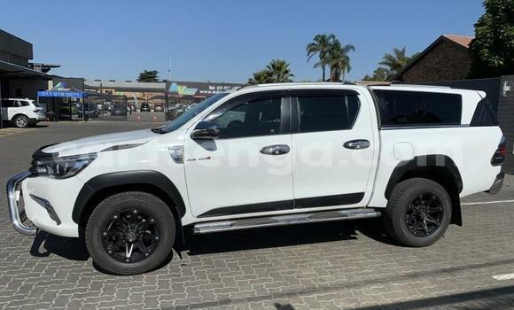 Nunua Ilio tumika Toyota Hilux White Gari ndani ya Ezulwini nchini Hhohho Nunua Ilio tumika Toyota Hilux White Gari ndani ya Ezulwini nchini Hhohho
