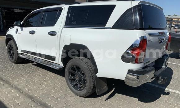 Nunua Ilio tumika Toyota Hilux White Gari ndani ya Ezulwini nchini Hhohho Nunua Ilio tumika Toyota Hilux White Gari ndani ya Ezulwini nchini Hhohho