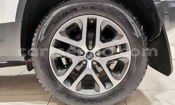 Buy Used Land Rover Defender White Car in Mbabane in Manzini Buy Used Land Rover Defender White Car in Mbabane in Manzini