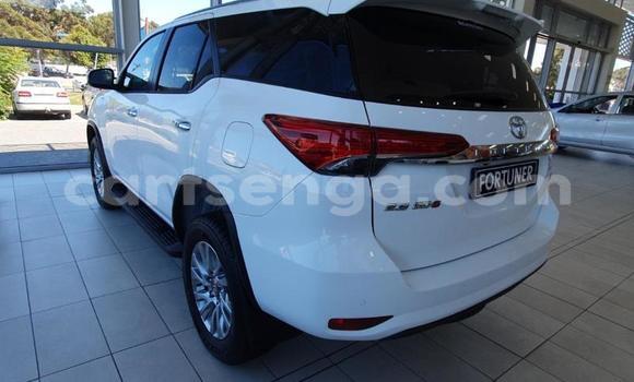 Buy Used Toyota Fortuner White Car in Matsapha in Manzini Buy Used Toyota Fortuner White Car in Matsapha in Manzini
