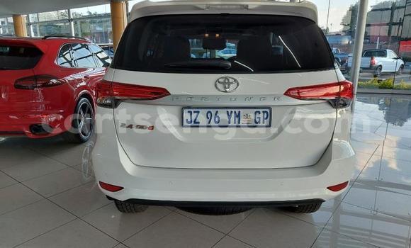 Acheter Occasion Voiture Toyota Fortuner Blanc à Ezulwini, Hhohho Acheter Occasion Voiture Toyota Fortuner Blanc à Ezulwini, Hhohho