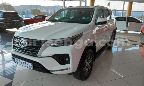 Acheter Occasion Voiture Toyota Fortuner Blanc à Ezulwini, Hhohho Acheter Occasion Voiture Toyota Fortuner Blanc à Ezulwini, Hhohho