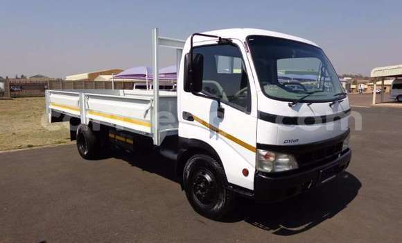 Buy Used Toyota Dyna White Truck in Mbabane in Manzini Buy Used Toyota Dyna White Truck in Mbabane in Manzini