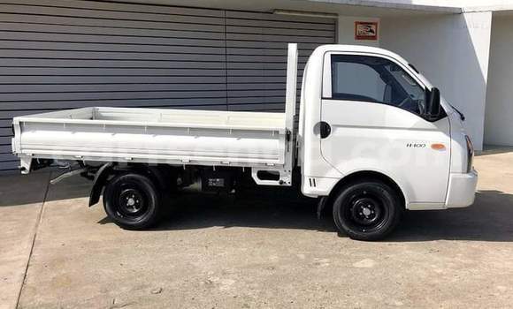 Buy Used Hyundai H1 White Car in Ezulwini in Hhohho Buy Used Hyundai H1 White Car in Ezulwini in Hhohho