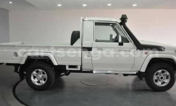 Nunua Ilio tumika Toyota Land Cruiser White Gari ndani ya Mbabane nchini Manzini Nunua Ilio tumika Toyota Land Cruiser White Gari ndani ya Mbabane nchini Manzini
