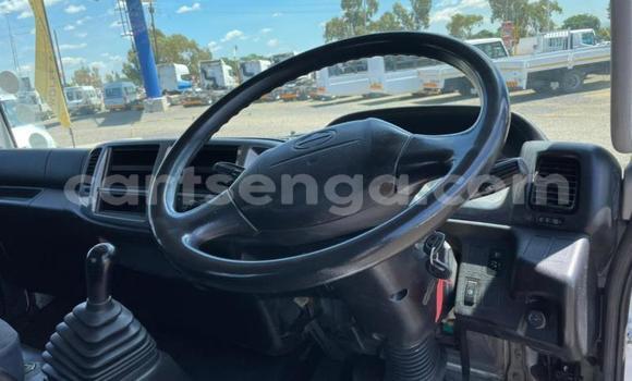 Nunua Ilio tumika Hino 300 Series White Lori ndani ya Manzini nchini Manzini Nunua Ilio tumika Hino 300 Series White Lori ndani ya Manzini nchini Manzini