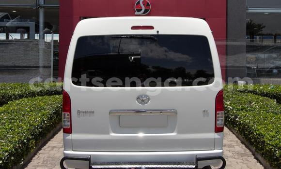 Nunua Ilio tumika Toyota Hiace White Gari ndani ya Ezulwini nchini Hhohho