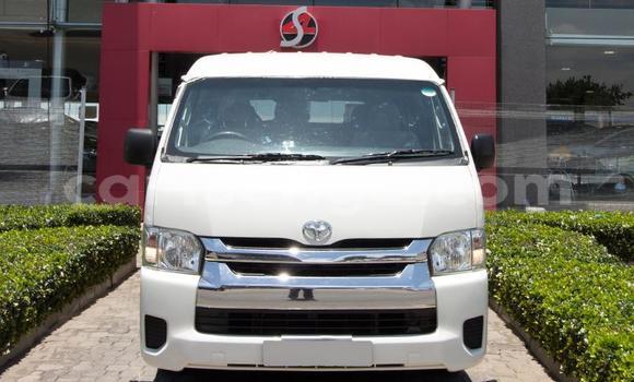 Nunua Ilio tumika Toyota Hiace White Gari ndani ya Ezulwini nchini Hhohho Nunua Ilio tumika Toyota Hiace White Gari ndani ya Ezulwini nchini Hhohho