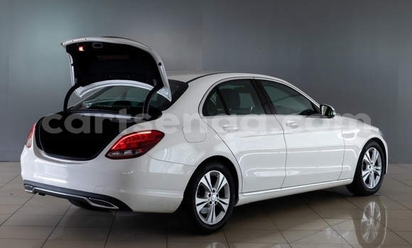 Nunua Ilio tumika Mercedes-Benz C180 coupe White Gari ndani ya Mbabane nchini Manzini Nunua Ilio tumika Mercedes-Benz C180 coupe White Gari ndani ya Mbabane nchini Manzini