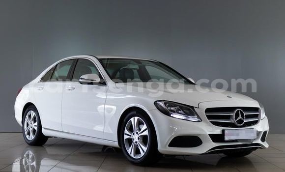 Nunua Ilio tumika Mercedes-Benz C180 coupe White Gari ndani ya Mbabane nchini Manzini Nunua Ilio tumika Mercedes-Benz C180 coupe White Gari ndani ya Mbabane nchini Manzini
