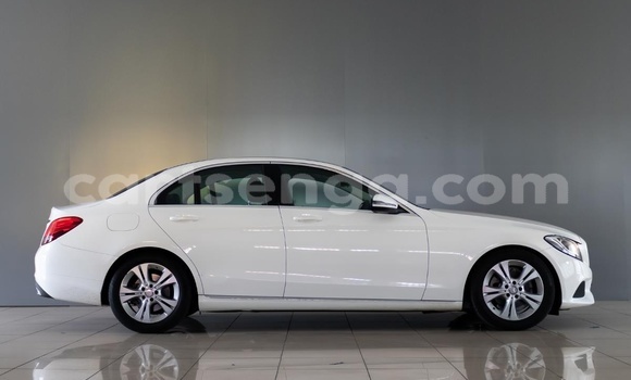 Nunua Ilio tumika Mercedes-Benz C180 coupe White Gari ndani ya Mbabane nchini Manzini Nunua Ilio tumika Mercedes-Benz C180 coupe White Gari ndani ya Mbabane nchini Manzini