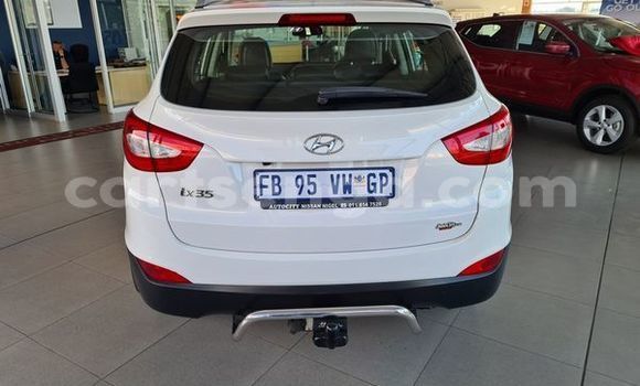 Acheter Occasion Voiture Hyundai ix35 Blanc à Hlatikulu, Shiselweni District Acheter Occasion Voiture Hyundai ix35 Blanc à Hlatikulu, Shiselweni District