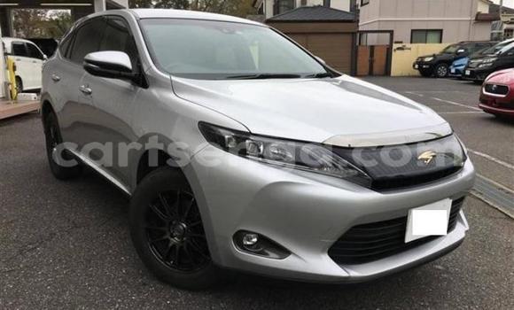 Nunua Ilio tumika Toyota Harrier Silver Gari ndani ya Mbabane nchini Manzini Nunua Ilio tumika Toyota Harrier Silver Gari ndani ya Mbabane nchini Manzini