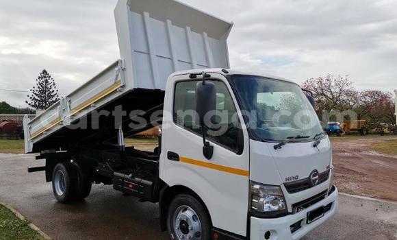 Nunua Ilio tumika Toyota Dyna White Gari ndani ya Ezulwini nchini Hhohho Nunua Ilio tumika Toyota Dyna White Gari ndani ya Ezulwini nchini Hhohho