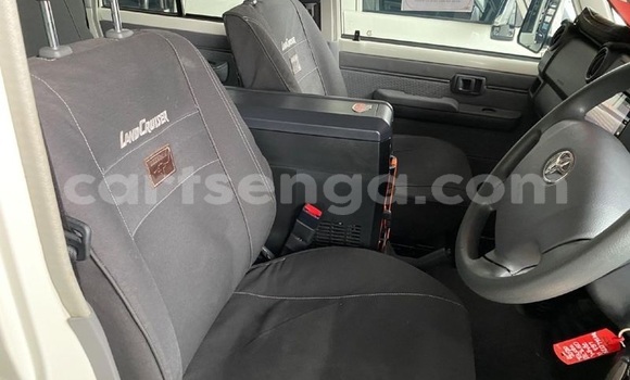 Buy Used Toyota Land Cruiser White Car in Mbabane in Manzini Buy Used Toyota Land Cruiser White Car in Mbabane in Manzini