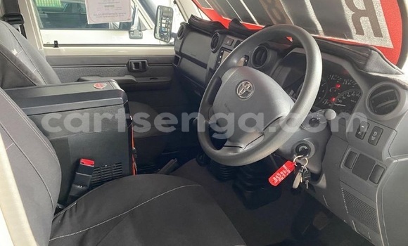 Buy Used Toyota Land Cruiser White Car in Mbabane in Manzini Buy Used Toyota Land Cruiser White Car in Mbabane in Manzini