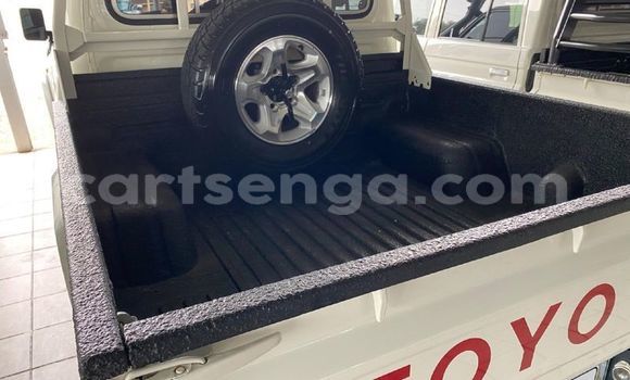 Buy Used Toyota Land Cruiser White Car in Mbabane in Manzini Buy Used Toyota Land Cruiser White Car in Mbabane in Manzini