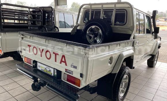 Buy Used Toyota Land Cruiser White Car in Mbabane in Manzini Buy Used Toyota Land Cruiser White Car in Mbabane in Manzini