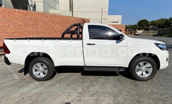Nunua Ilio tumika Toyota Hilux White Gari ndani ya Big Bend nchini Wilaya ya Lubombo Nunua Ilio tumika Toyota Hilux White Gari ndani ya Big Bend nchini Wilaya ya Lubombo