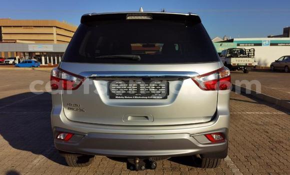 Acheter Occasion Voiture Isuzu MU-X Gris à Hlatikulu, Shiselweni District Acheter Occasion Voiture Isuzu MU-X Gris à Hlatikulu, Shiselweni District