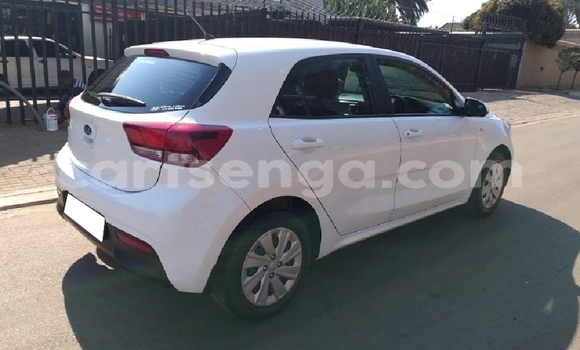 Nunua Ilio tumika Kia Rio White Gari ndani ya Ezulwini nchini Hhohho Nunua Ilio tumika Kia Rio White Gari ndani ya Ezulwini nchini Hhohho