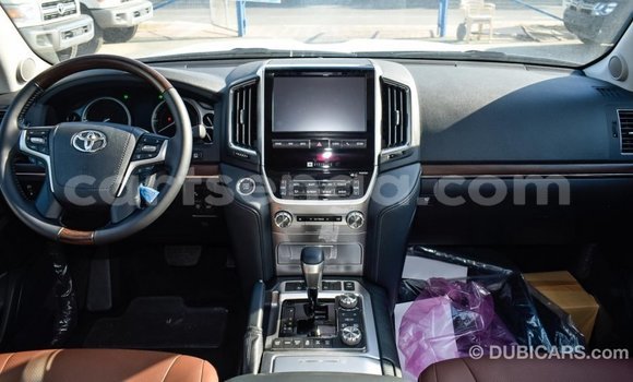 Buy Import Toyota Land Cruiser White Car in Import - Dubai in Hhohho Buy Import Toyota Land Cruiser White Car in Import - Dubai in Hhohho
