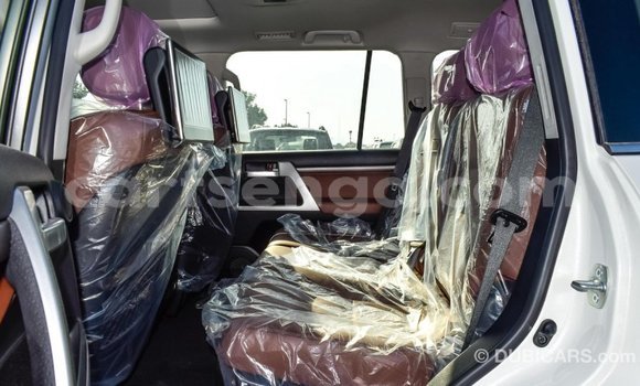 Buy Import Toyota Land Cruiser White Car in Import - Dubai in Hhohho Buy Import Toyota Land Cruiser White Car in Import - Dubai in Hhohho