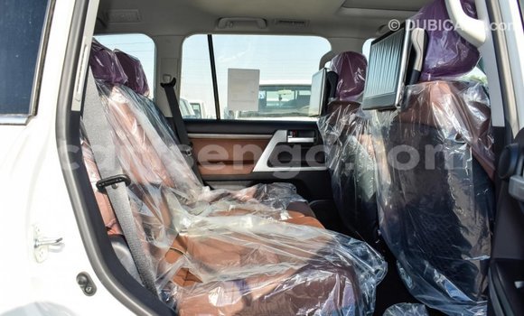 Buy Import Toyota Land Cruiser White Car in Import - Dubai in Hhohho Buy Import Toyota Land Cruiser White Car in Import - Dubai in Hhohho