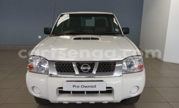 Nunua Ilio tumika Nissan Hardbody White Gari ndani ya Ezulwini nchini Hhohho Nunua Ilio tumika Nissan Hardbody White Gari ndani ya Ezulwini nchini Hhohho