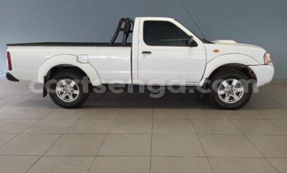 Nunua Ilio tumika Nissan Hardbody White Gari ndani ya Ezulwini nchini Hhohho Nunua Ilio tumika Nissan Hardbody White Gari ndani ya Ezulwini nchini Hhohho