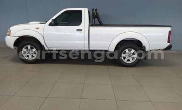 Nunua Ilio tumika Nissan Hardbody White Gari ndani ya Ezulwini nchini Hhohho Nunua Ilio tumika Nissan Hardbody White Gari ndani ya Ezulwini nchini Hhohho