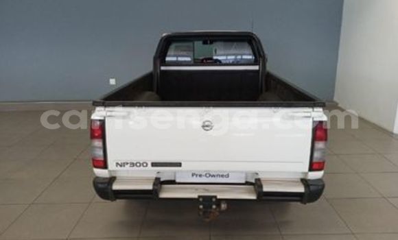 Nunua Ilio tumika Nissan Hardbody White Gari ndani ya Ezulwini nchini Hhohho Nunua Ilio tumika Nissan Hardbody White Gari ndani ya Ezulwini nchini Hhohho